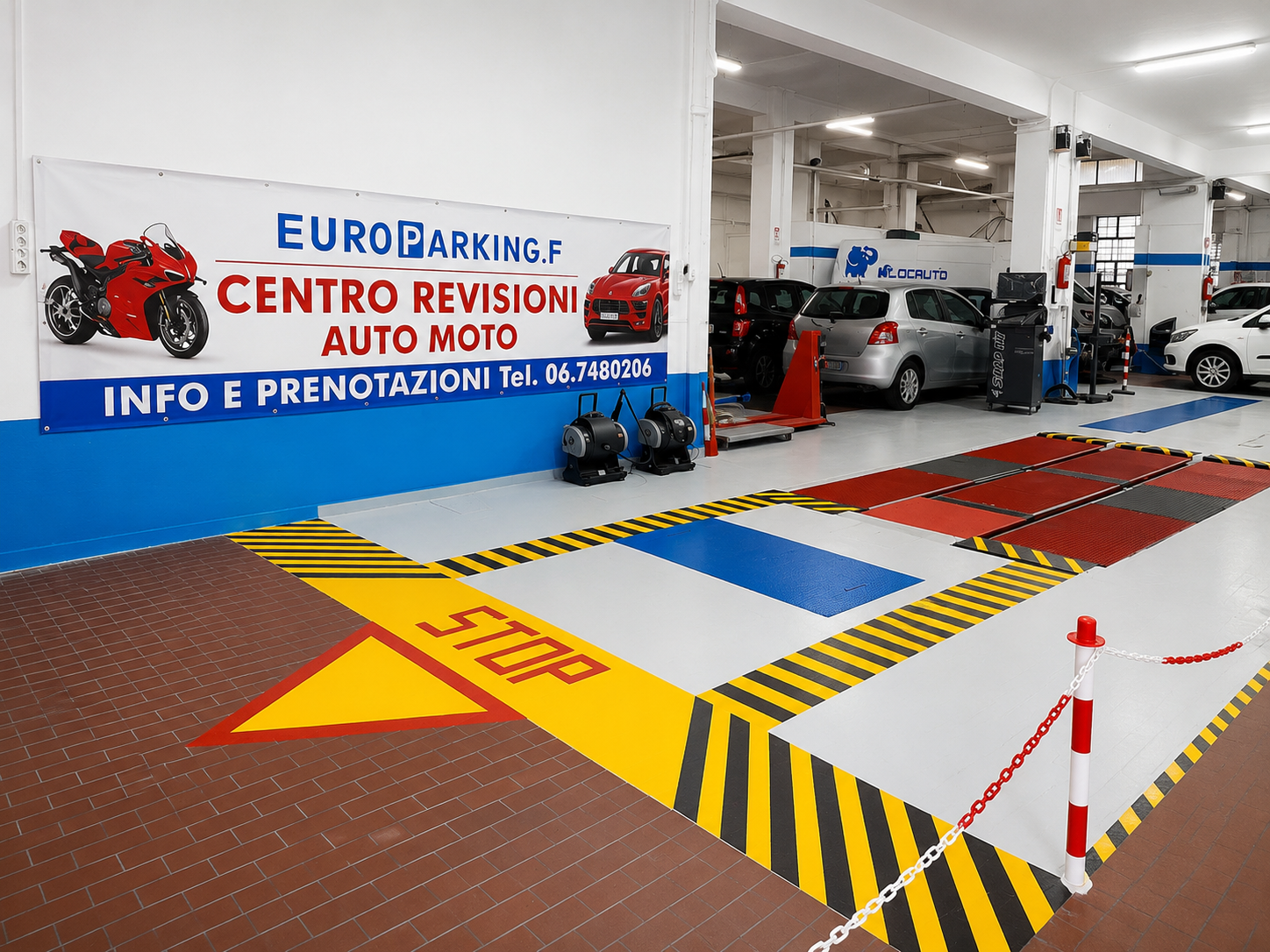 Officina EuroParking.F con insegna Centro Revisioni Auto Moto